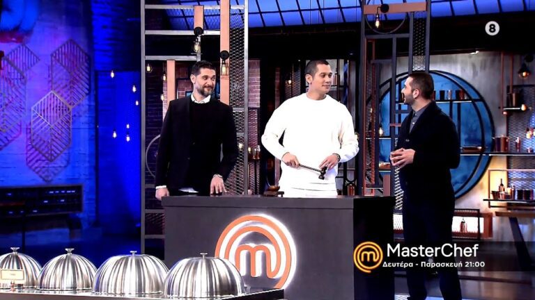 Οι δυο ομάδες του MasterChef στο Star φτάνουν στο συμβούλιο για να μάθουν την έκβαση της τέταρτης Ομαδικής Δοκιμασίας.
