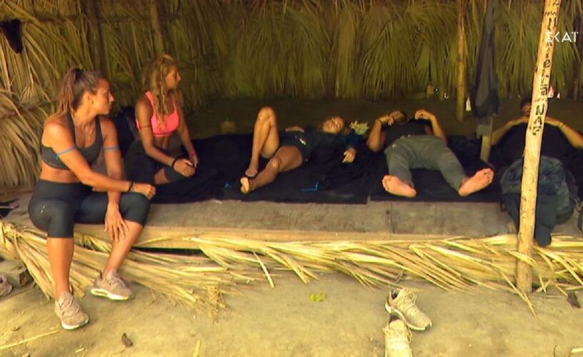 Survivor 24/5: Οι Κόκκινοι πέφτουν κάτω σαν τα κοτόπουλα! Απίστευτες εικόνες!