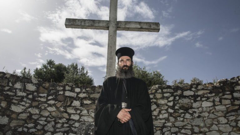 Ο ΑΝΤ1 την φετινή σεζόν αποφάσισε να επενδύσει στον ελληνικό κινηματογράφο και έτσι κατάφερε την πολυσυζητημένη ταινία «ο Άνθρωπος του Θεού»