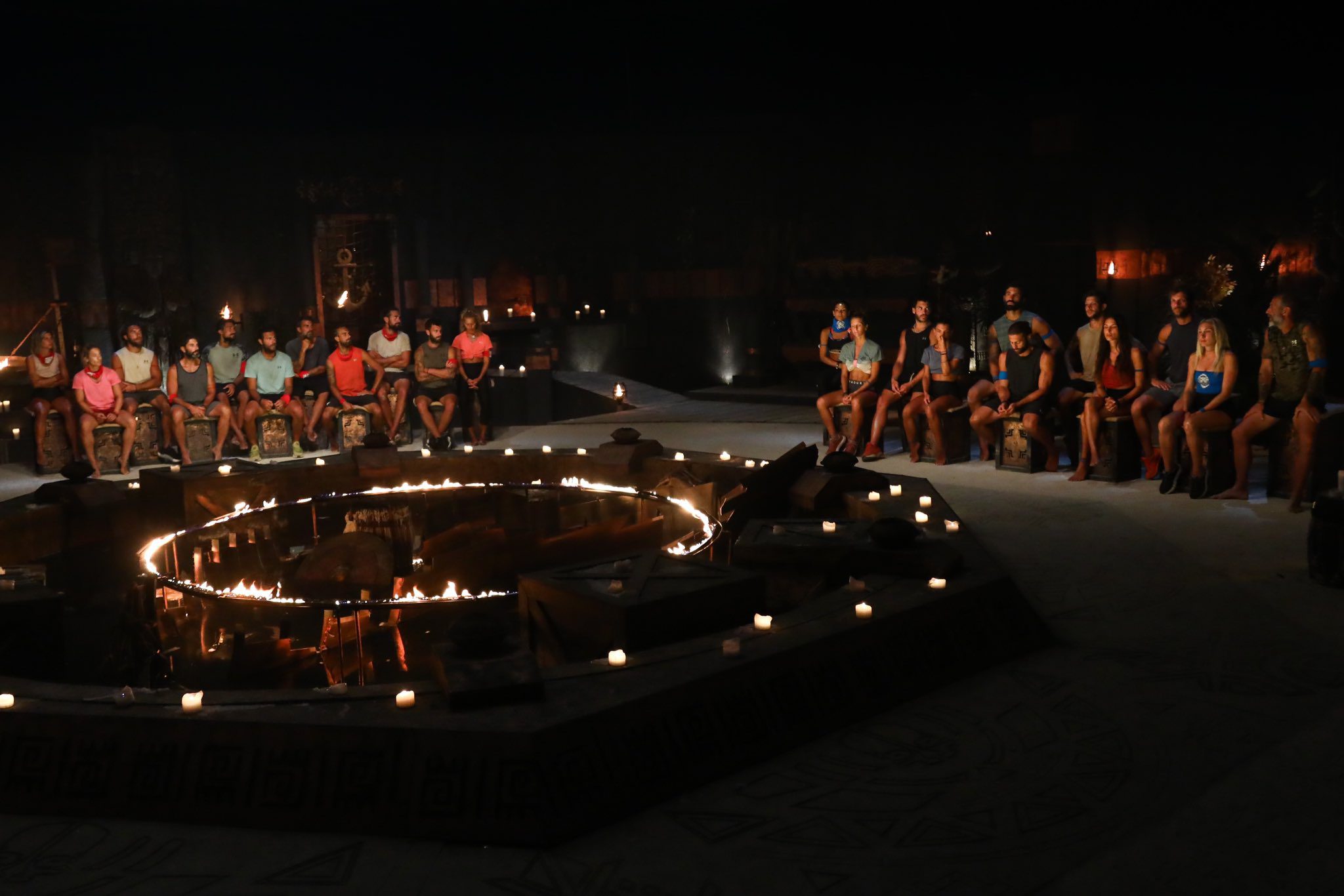 Το Survivor συνεχίζεται και οι παίκτες ξαμολιούνται προκειμένου να καταφέρουν να κατακτήσουν το σημερινό έπαθλο που δεν είναι άλλο