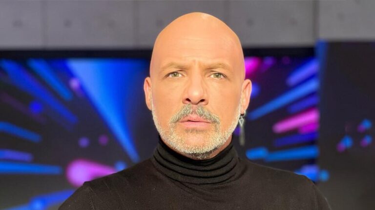 Ο Νίκος Μουτσινάς είναι ένα από τα «καυτά» πρόσωπα της ελληνικής τηλεόρασης, με τον ίδιο να βρίσκεται στα καλύτερά του