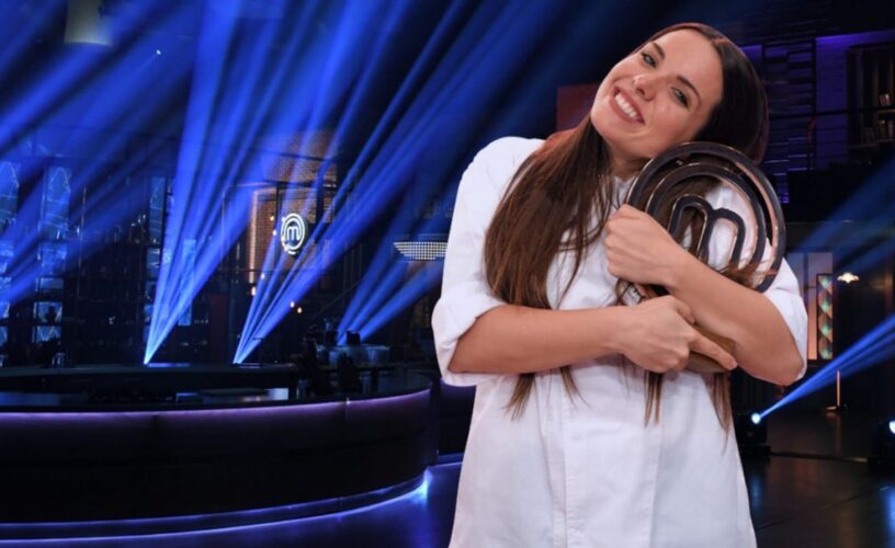 Ελληνική Showbiz – Gossip: Η νίκη της Μπέη στο MasterChef, ο Ηλίας Καζόλι και η εμμονή του Λιάγκα με το Pride