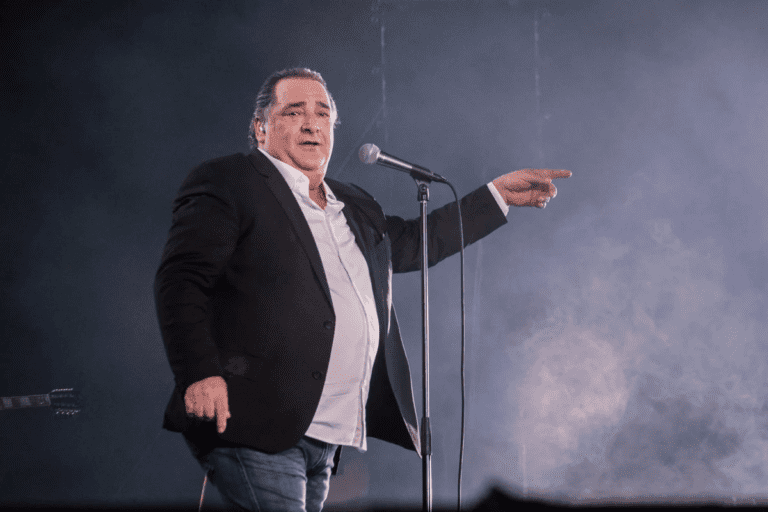 Βασίλης Καρράς: Όλη η αλήθεια για τη συμπεριφορά του γνωστού τραγουδιστή λίγο καιρό πριν το θάνατό του. Διαβάστε περισσότερα ΕΔΩ