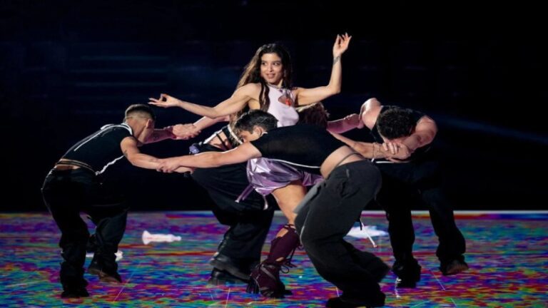 Συναγερμός έχει σημάνει στην αποστολή της Ελλάδας για την Eurovision 2024 μιας και η εκπρόσωπος της χώρας, η Μαρίνα Σάττι ταλαιπωρεί