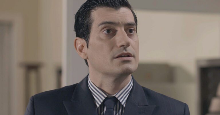 Όταν γίνεται αντιληπτό στη σειρά του ALPHA, Ο Παράδεισος των Κυριών, πως η Μιράντα ξέρει τα πάντα για τα σχέδιά τους, τόσο ο Ντίνο