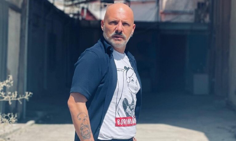 Η ώρα και οι ημέρες που θα προβάλλεται η νέα εκπομπή του Νίκου Μουτσινά. 