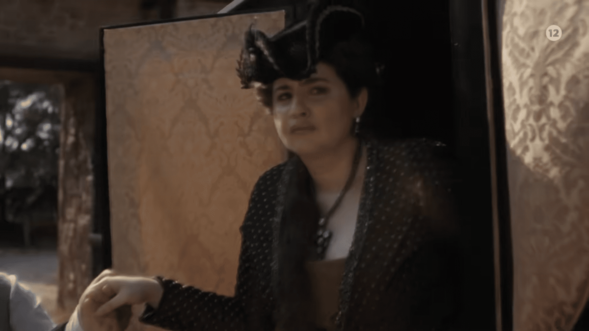 Το 1910, στη σειρά Η Μάγισσα- Φλεγόμενη Καρδιά ο Ανδρέας Λάσκαρης, ο δισέγγονος της Θεοφανώς, επιστρέφει στη γενέτειρά του, τη Μάνη.