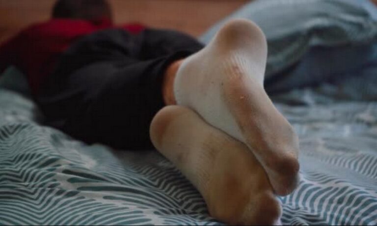 Απίστευτο το πως έγιναν οι κάλτσες του μετά από συνεχόμενη χρήση!