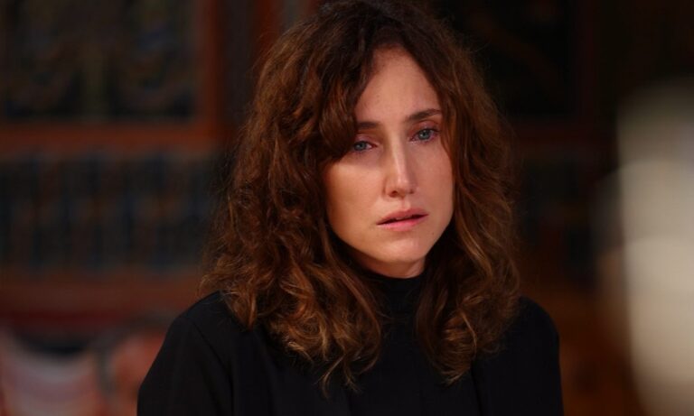 Διαβάστε όλες τις εξελίξεις από τη Διάφανη αγάπη από τα επόμενα επεισόδια.