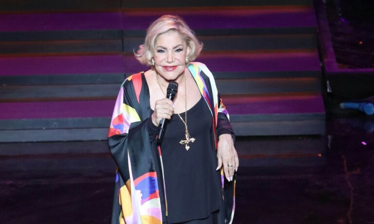 Χρυσάφι είχε στάξει σε παλιά της συνέντευξη η Μαρινέλλα, για τον κορυφαίο Στέλιο Καζαντζίδη, χαρακτηρίζοντας τον, ως τον καλύτερο όλων. Μίλησε για έναν άνθρωπο με τρομακτική φωνή, που πέρασε δίπλα του 10 χρόνια και έμαθε πάρα πολλά, ακριβώς σα να πήγαινε σχολείο. Μάλιστα τόνισε ότι ποτέ δεν την κράτησε πίσω και τη βοήθησε να εξελιχθεί […]