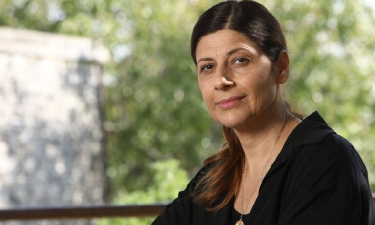 Διαβάστε όλες τις εξελίξεις από τα επόμενα επεισόδια στη Γη της ελιάς.