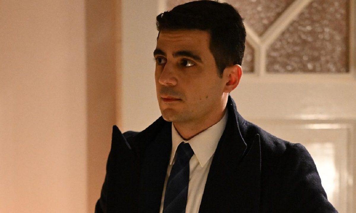 Άγιος έρωτας: Ο Χάρης γυμνός στο κρεβάτι της Σοφίας - Δεν θυμάται τίποτε, όπως θα παρακολουθήσουμε στα επόμενα επεισόδια της σειράς του ALPHA
