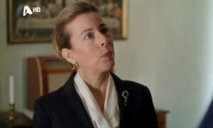 Άγιος έρωτας: Ο πατέρας Νικόλας βρίσκει το πτώμα της Ολυμπίας