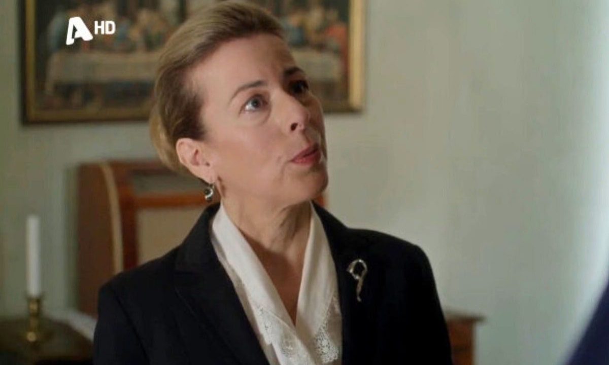 Άγιος έρωτας: Ο πατέρας Νικόλας βρίσκει το πτώμα της Ολυμπίας, όπως θα παρακολουθήσουμε στα επόμενα επεισόδια της σειράς του ALPHA TV.