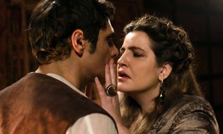 Ο Σίλβιο έχει ένα βίαιο ξέσπασμα κατά της Ρενάτας όπως θα δούμε στη σειρά «Η μάγισσα φλεγόμενη καρδιά».