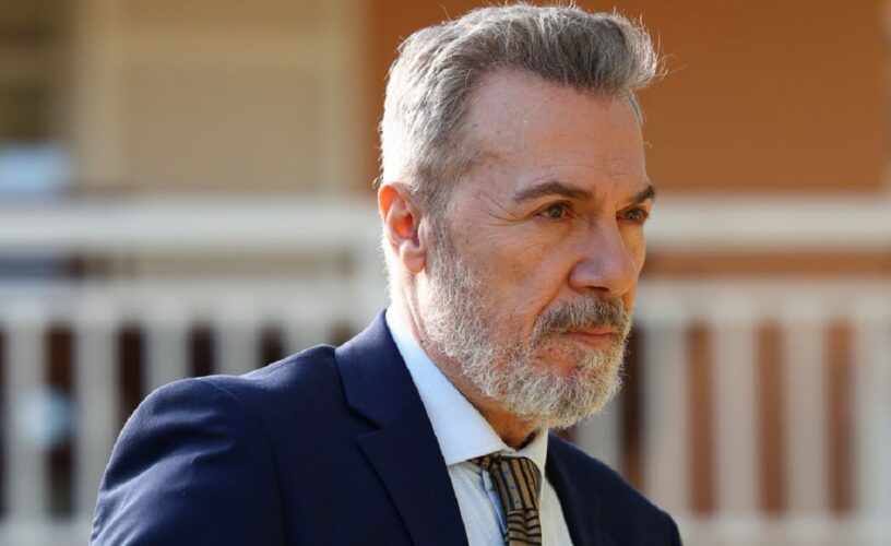 Ο τιμωρός: Ο Λεωνίδας θέλει να στείλει στο Λονδίνο την Εβίτα