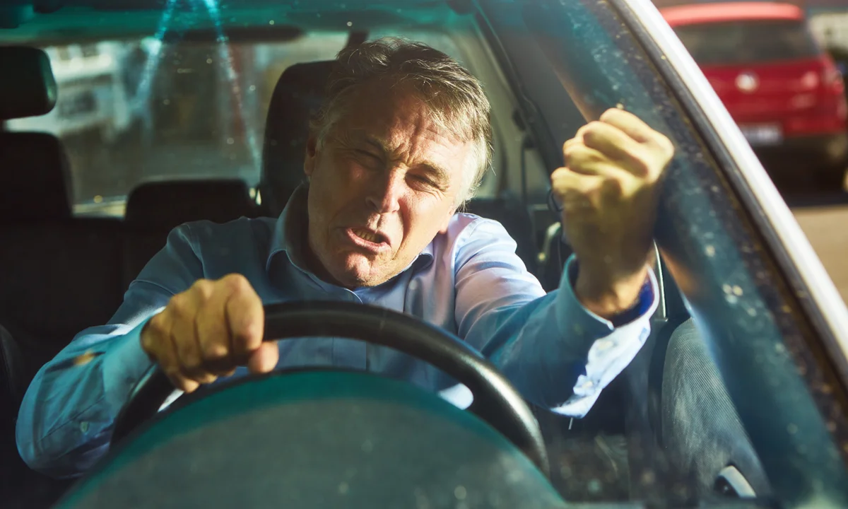 Road Rage: Τι κρύβεται πίσω από τις εκρήξεις θυμού στον δρόμο και πώς μπορούμε να τις διαχειριστούμε;
