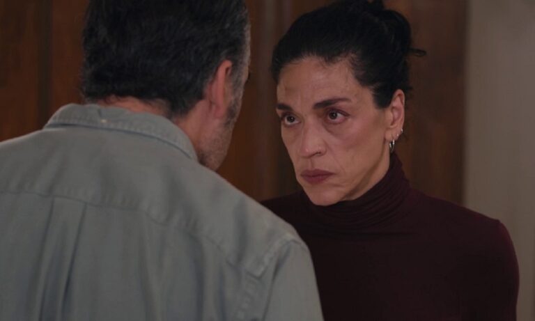 Η Μαριλένα είναι απογοητευμένη γιατί χάνει τη δουλειά της λόγω του σημαδιού που έχει στο πρόσωπό της, όπως θα δούμε στη σειρά «Ταμπού».