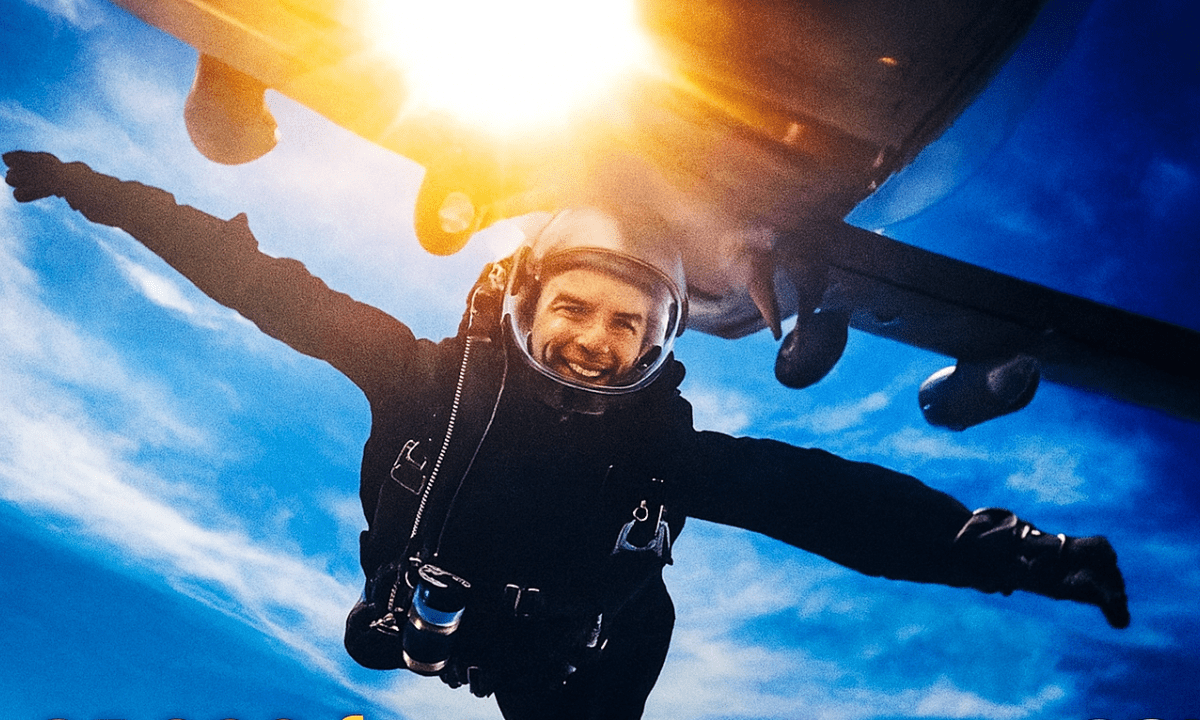 Ο Τομ Κρουζ είναι ο 1ος ηθοποιός που έκανε HALO jump (High Altitude Low Opening) πτώση από τα 25.000 πόδια. Το κατέγραψε ο ίδιος στην κάμερα