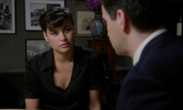 Σοκαριστικές αποκαλύψεις στον Άγιο Έρωτα: Η Χλόη μαθαίνει τον ρόλο του πατέρα της στην υπόθεση της κόρης της, και όλα καταρρέουν.