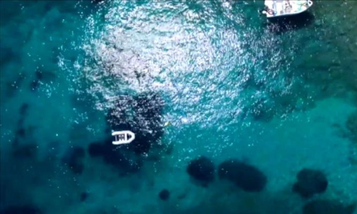 Η νέα σειρά «Στην άκρη της θάλασσας» έρχεται στην ΕΡΤ με δυνατό καστ και εντυπωσιακό budget. Ποια είναι η υπόθεση και ποιοι πρωταγωνιστούν;