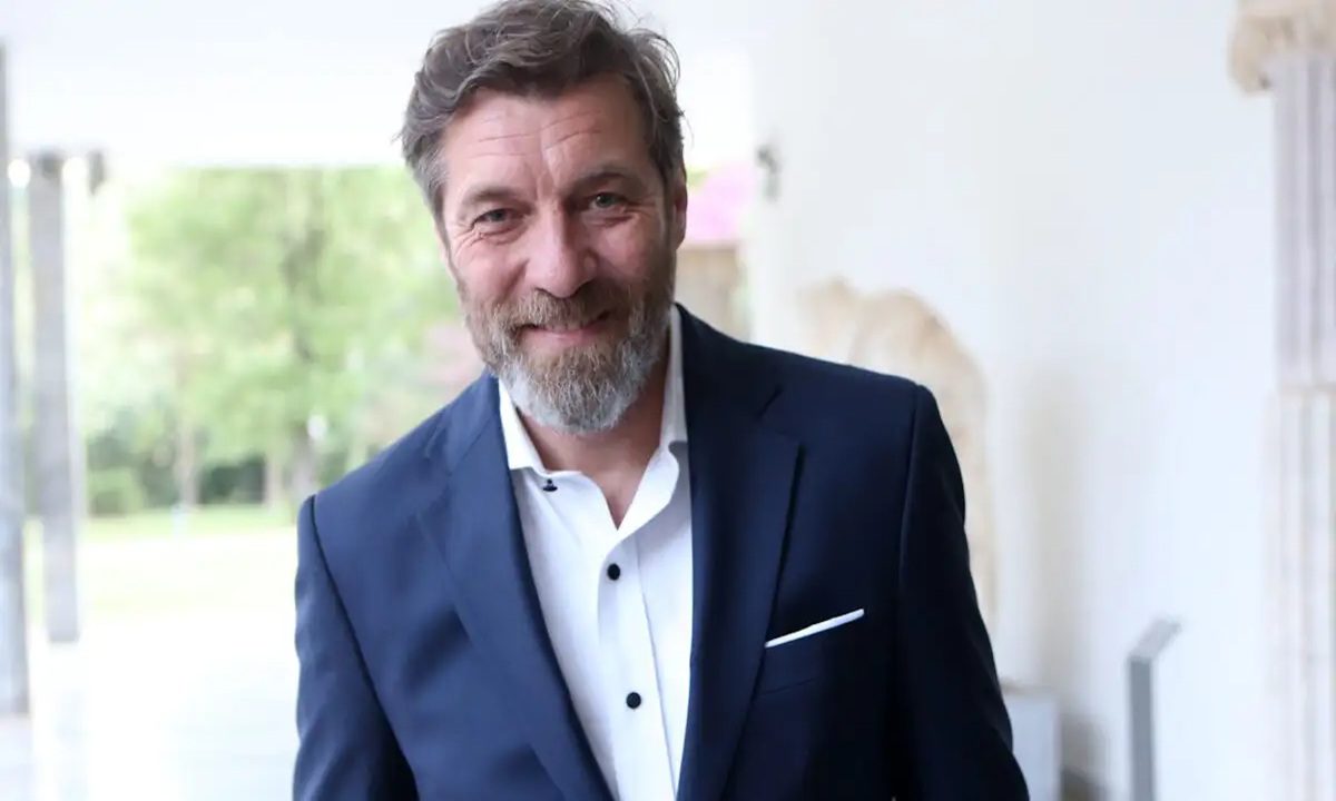 Grand Hotel: Ο Γιάννης Στάνκογλου μεταμορφώνεται σε Γεράσιμος Χατζημήτρος