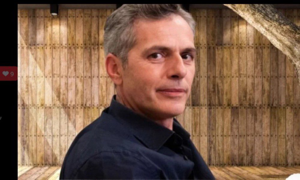 Ο Αντώνης φαίνεται να έχει μυστικά στη «Γη της Ελιάς». Τι πραγματικά κρύβεται πίσω από τις μπίζνες του με την Κίνα;