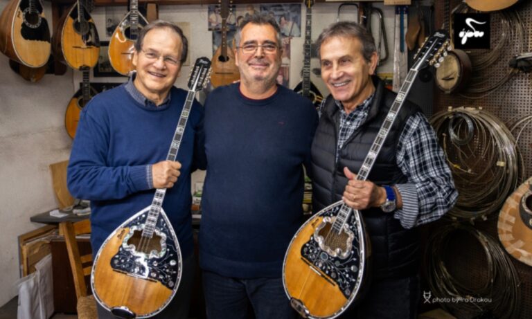 Τα δύο μπουζούκια τα είχε παραγγείλει ο Χρήστος Νικολόπουλος 39 χρόνια πριν! Το ένα ήθελε να το δωρίσει στον αδελφικό φίλο του Γιώργο Νταλάρα.